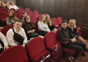 Uczniowie klasy 1HS na widowni Teatru Wielkiego